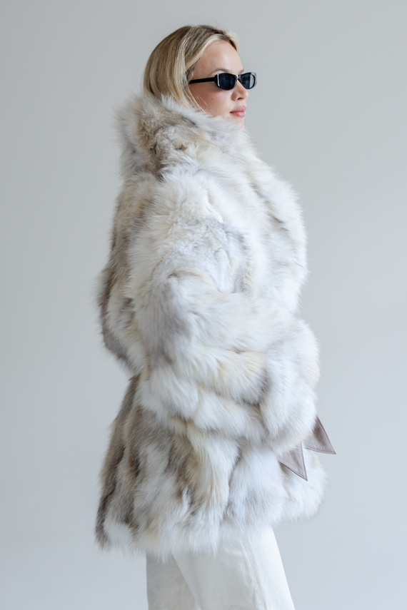 Futro z naturalnego lisa w odcieniach beżu