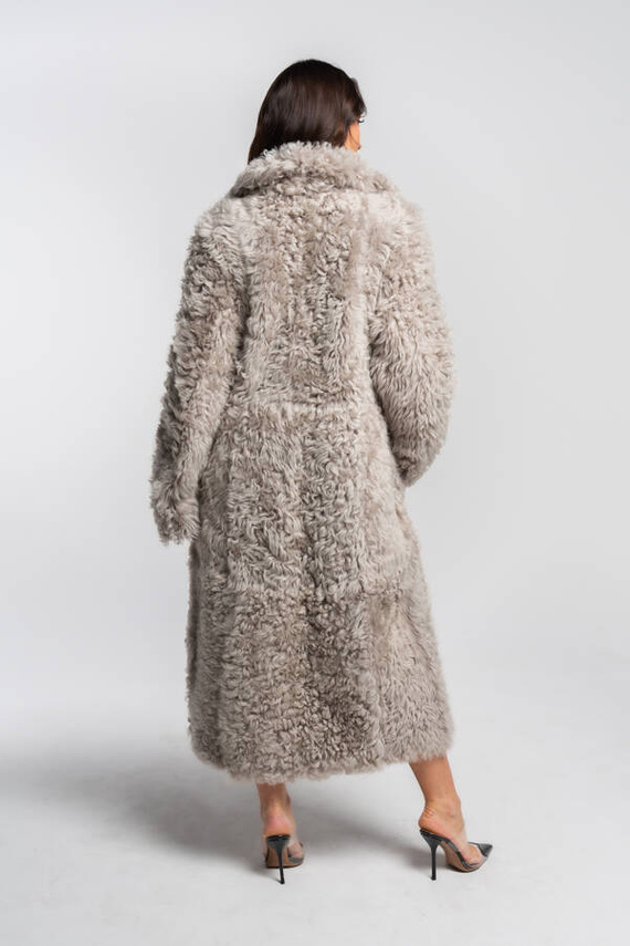 Szary kożuch ze skór merynosów