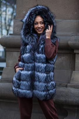 Kamizelka z kapturem z lisa srebrnego