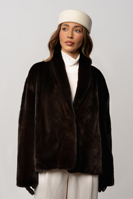 Brązowe futro z naturalnych norek