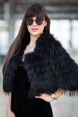 Futro z naturalnego jenota w kolorze czarnym