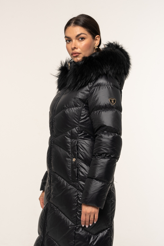 Czarna kurtka puchowa z kapturem z jenotem