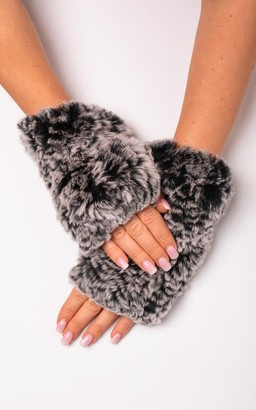 Szare futrzane rękawiczki bez palców