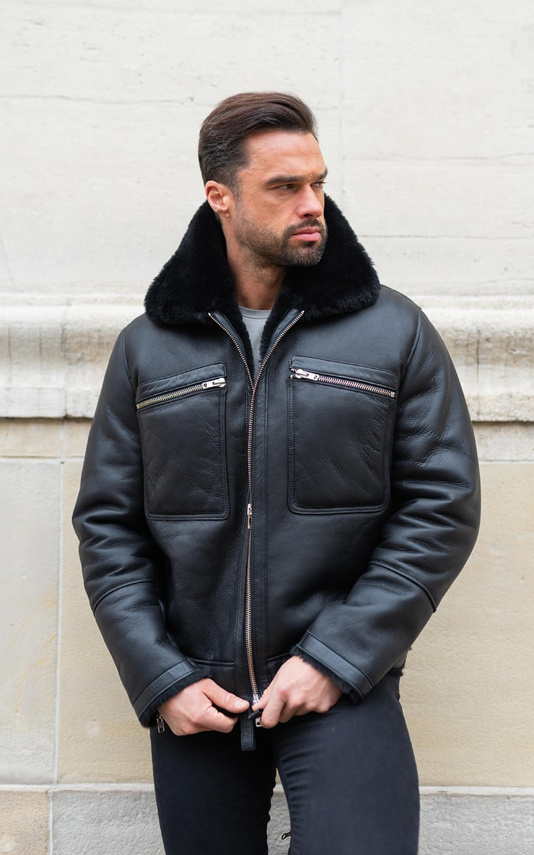 Czarna kurtka skórzana typu pilotka