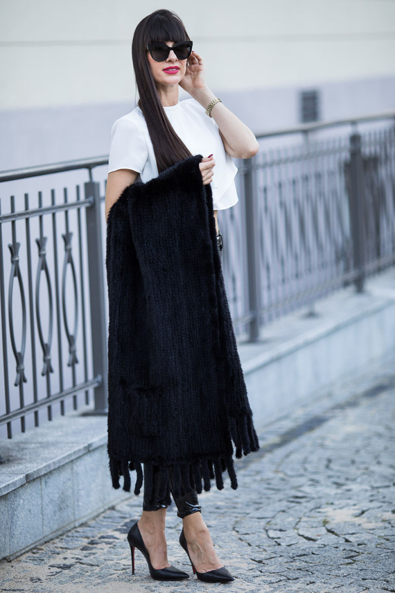 Etola/Szal z naturalnego futra norki w kolorze głębokiej czekolady.