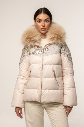 Kremowa kurtka puchowa z futrzanym obszyciem z jenota