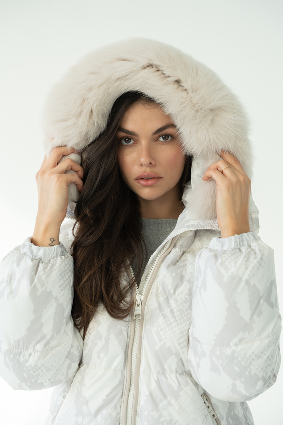 Biało szara włoska kurtka puchowa marki Flo&Clo z kapturem i futrzanym wykończeniem