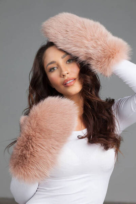 Futrzane rękawiczki w kolorze brudnego różu