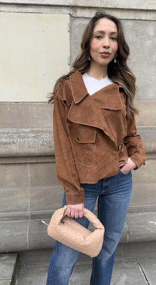 Zamszowa kurta w odcieniu brązu