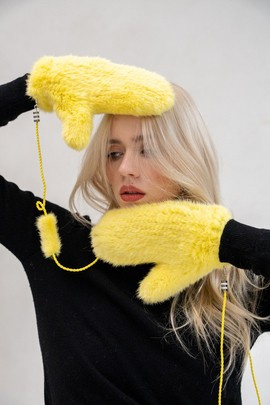 Futrzane rękawiczki  w kolorze żółtym