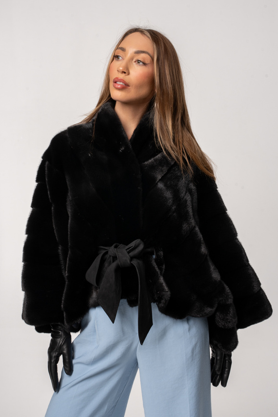 Czarne futro w stylu poncza z naturalnych norek