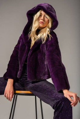 Fioletowe futro naturalne z grzbietów norek Saga Mink