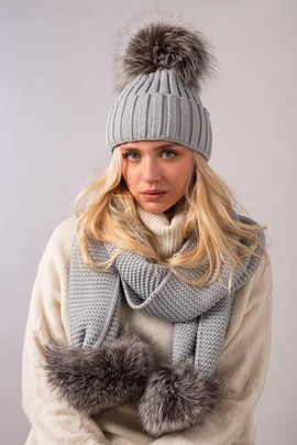 Szary komplet wełniany szalik oraz czapka z pomponami z futra lisa