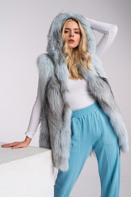 Futrzana kamizelka z naturalnego futra lisa w kolorze błękitnym