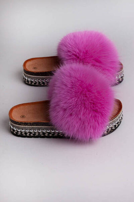 Różowe (fuksjowe) klapki z naturalnym futrem lisa