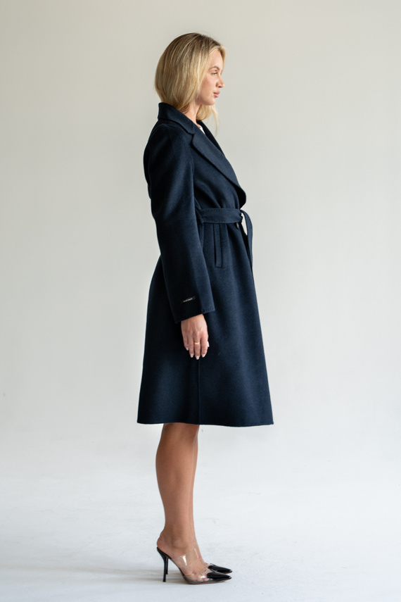 Kaszmirowy płaszcz z jedwabiem w kolorze granatu