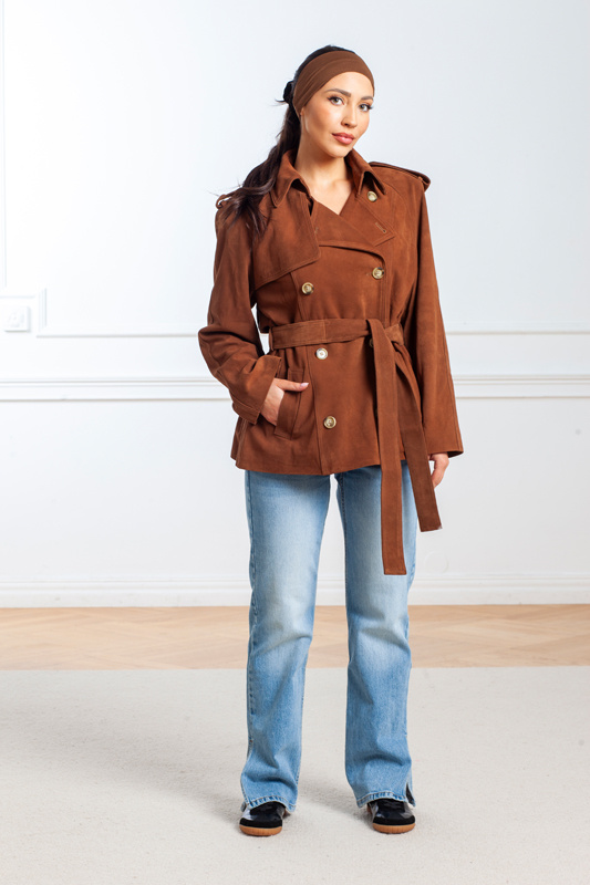 Jasno brązowy krótki płaszcz ze skóry zamszowej