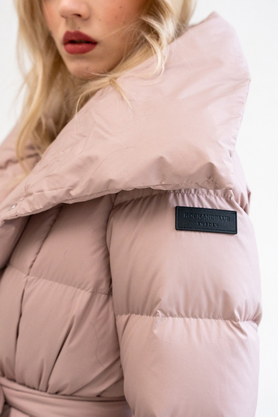 Pudrowy płaszcz puchowy Courtney 