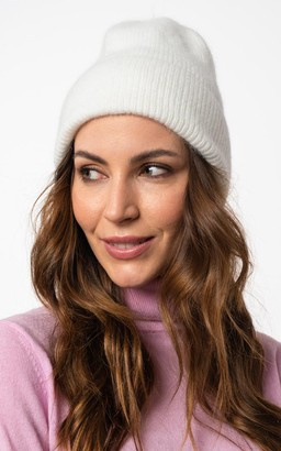 Biała czapka z angory