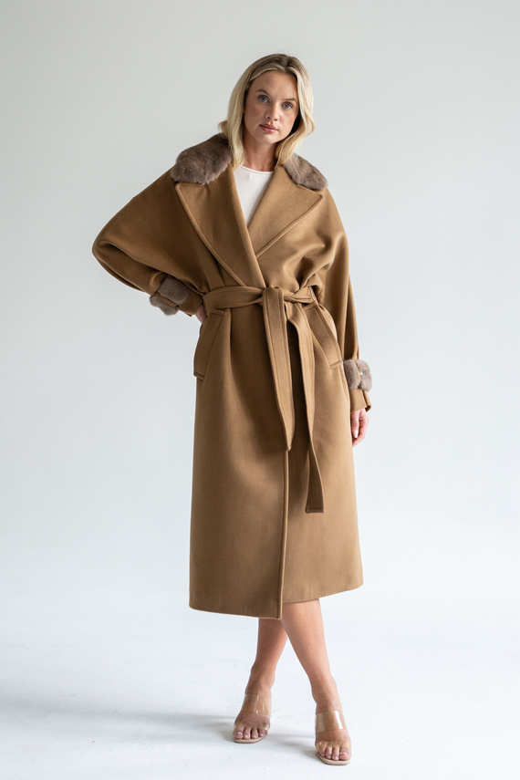 Kamelowy płaszcz z kaszmiru i wełny z dodatkiem norki