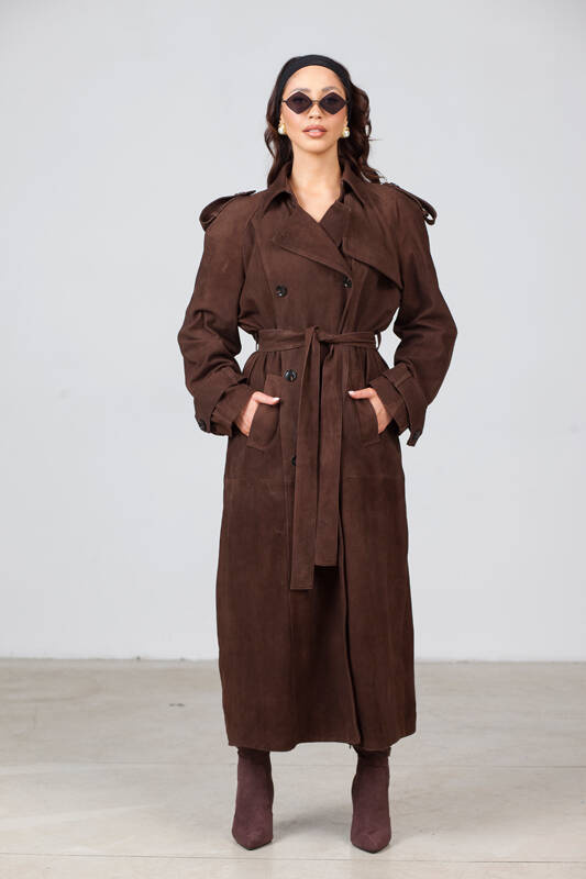 Brązowy płaszcz ze skóry zamszowej