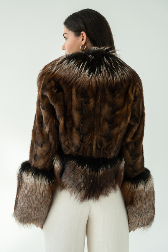 Stylowe krótkie brązowe futro z norek i lisa