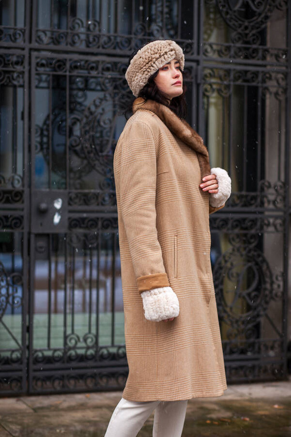 Beżowy płaszcz damski z wełny i alpaki