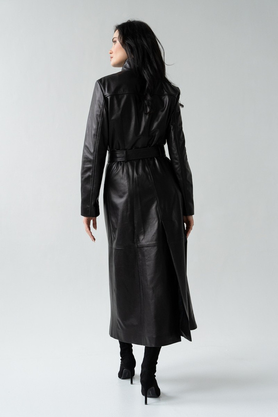 Czarny, długi płaszcz ze skóry jagnięcej