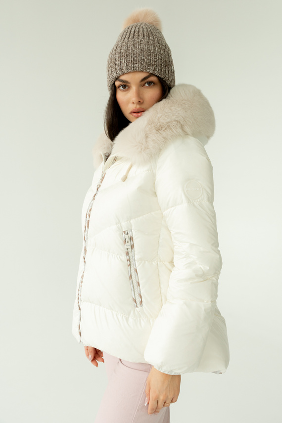 Kremowa włoska kurtka puchowa marki Flo&Clo z kapturem i futrzanym wykończeniem