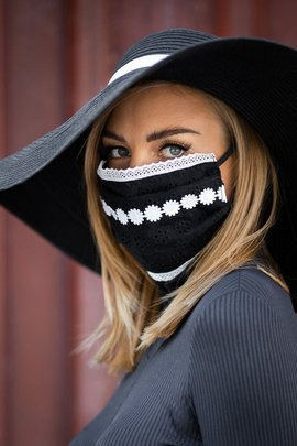 Elegancka maseczka ochronna w kolorze czarnym - edycja limitowana