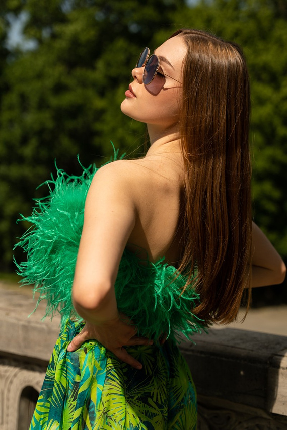 Ekstrawagancki top z piórami