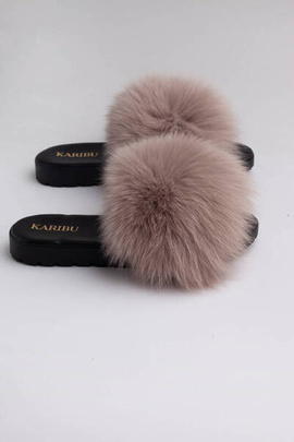 Beżowe klapki skórzane z naturalnym futrem z lisa