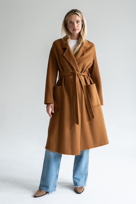 Wełniany płaszcz w kolorze kamelowym