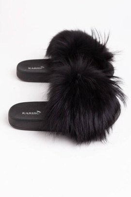 Czarne klapki z naturalnym futrem jenota
