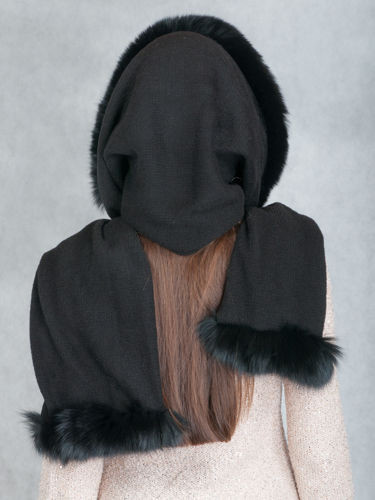 Szalokaptur obszyty naturalnym futrem z lisa