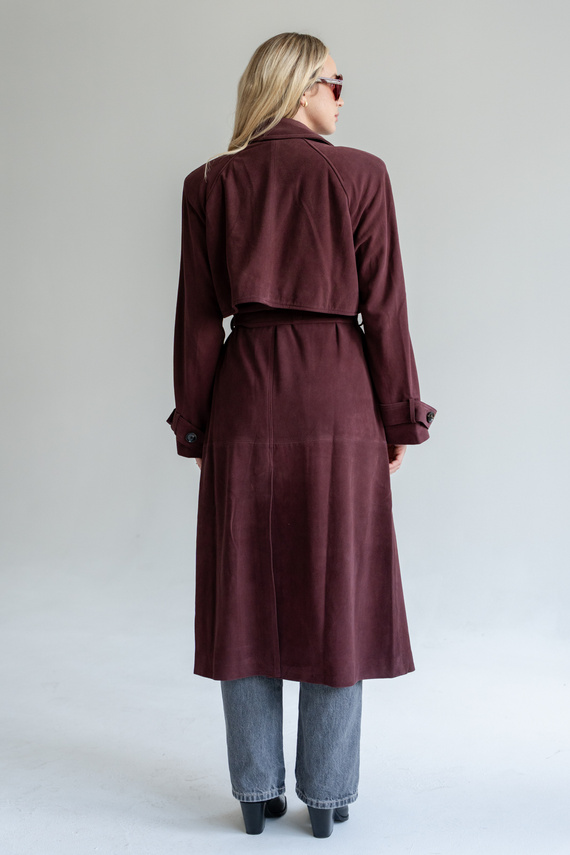 Bordowy płaszcz ze skóry zamszowej