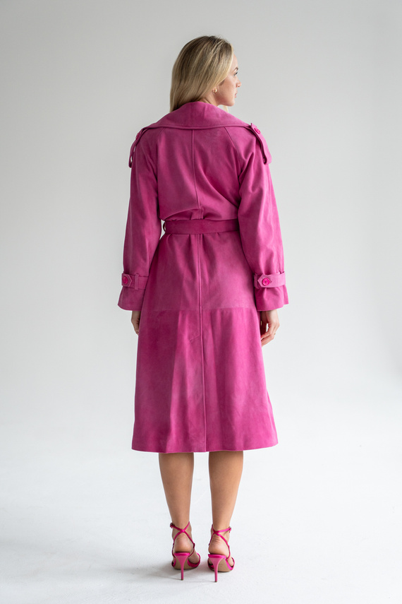 Fuksiowy zamszowy trench z naturalnej skóry