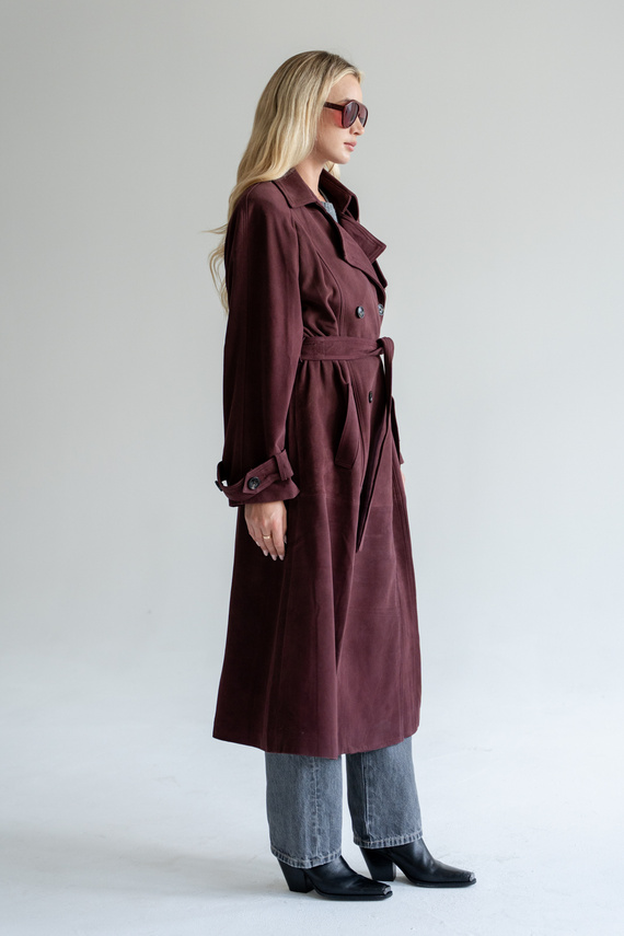 Bordowy płaszcz ze skóry zamszowej