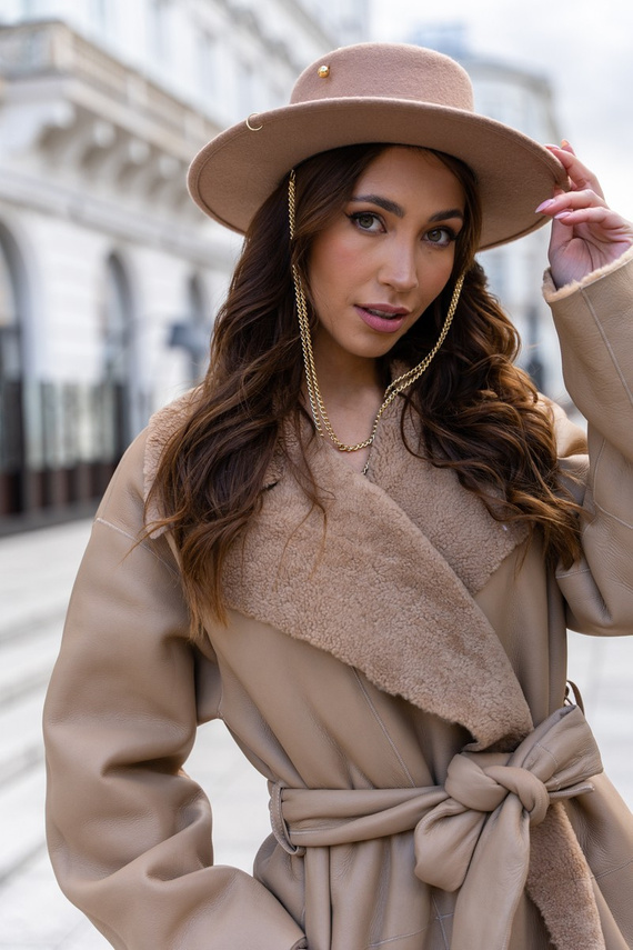 Beżowy dwustronny kożuch damski