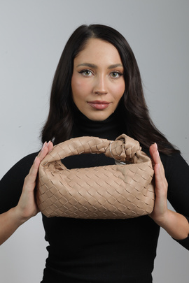 Beżowa pleciona torebka z naturalnej skóry