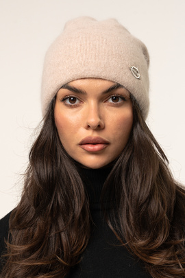 Moherowa czapka z angory w kolorze beżowym