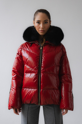 Czerwona kurta Sissi marki Flo&Clo z futrzanym obszyciem