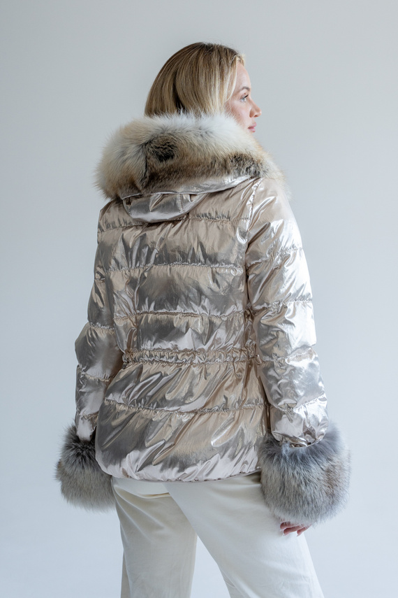 Ekskluzywna włoska kurtka puchowa marki Flo&Clo z kapturem i futrzanym wykończeniem