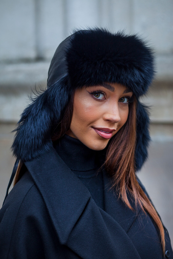 Czarna futrzana uszanka z lisa