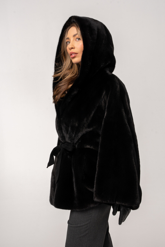 Czarne futro w stylu poncza z kapturem z naturalnych norek Blackglama