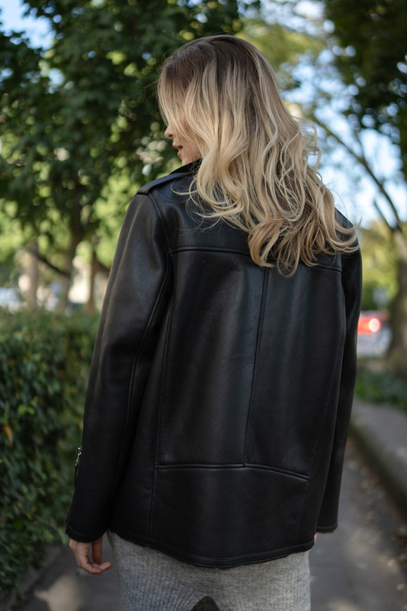 Kożuch damski typu ramoneska