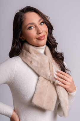 Beżowy futrzany szalik z norki