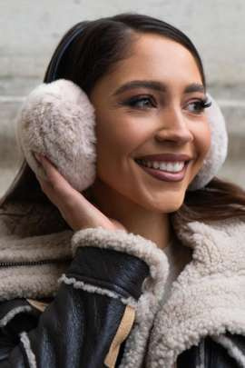 Beżowe nauszniki futrzane