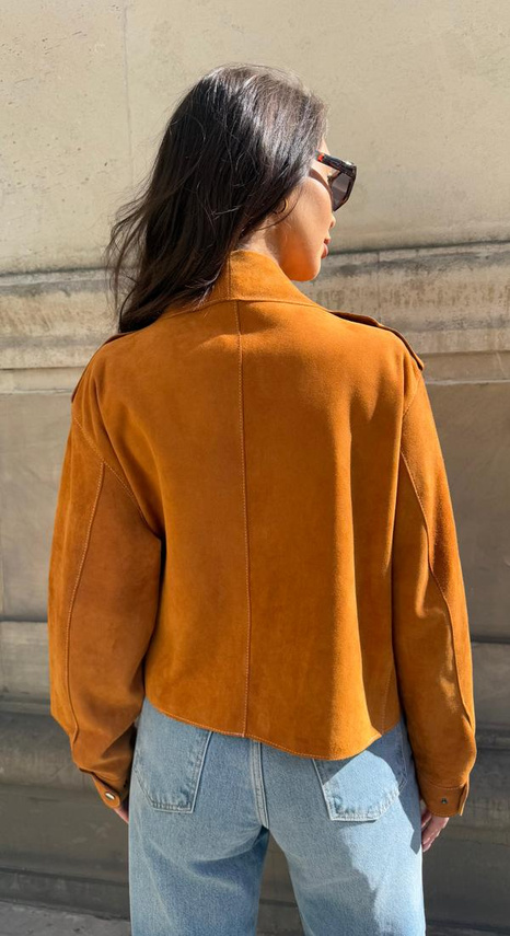 Zamszowa kurta w odcieniu koniaku