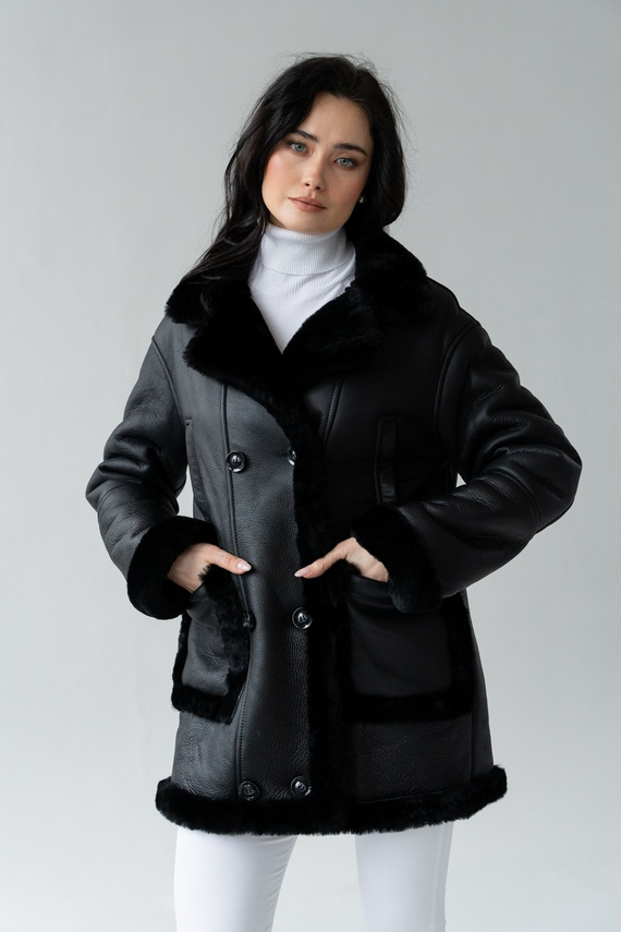 Czarny kożuch ze skór jagnięcych